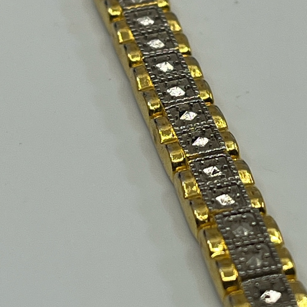 Vintage Gold Tone Bracelet with Intricate Detailing - Picture 11 of 16